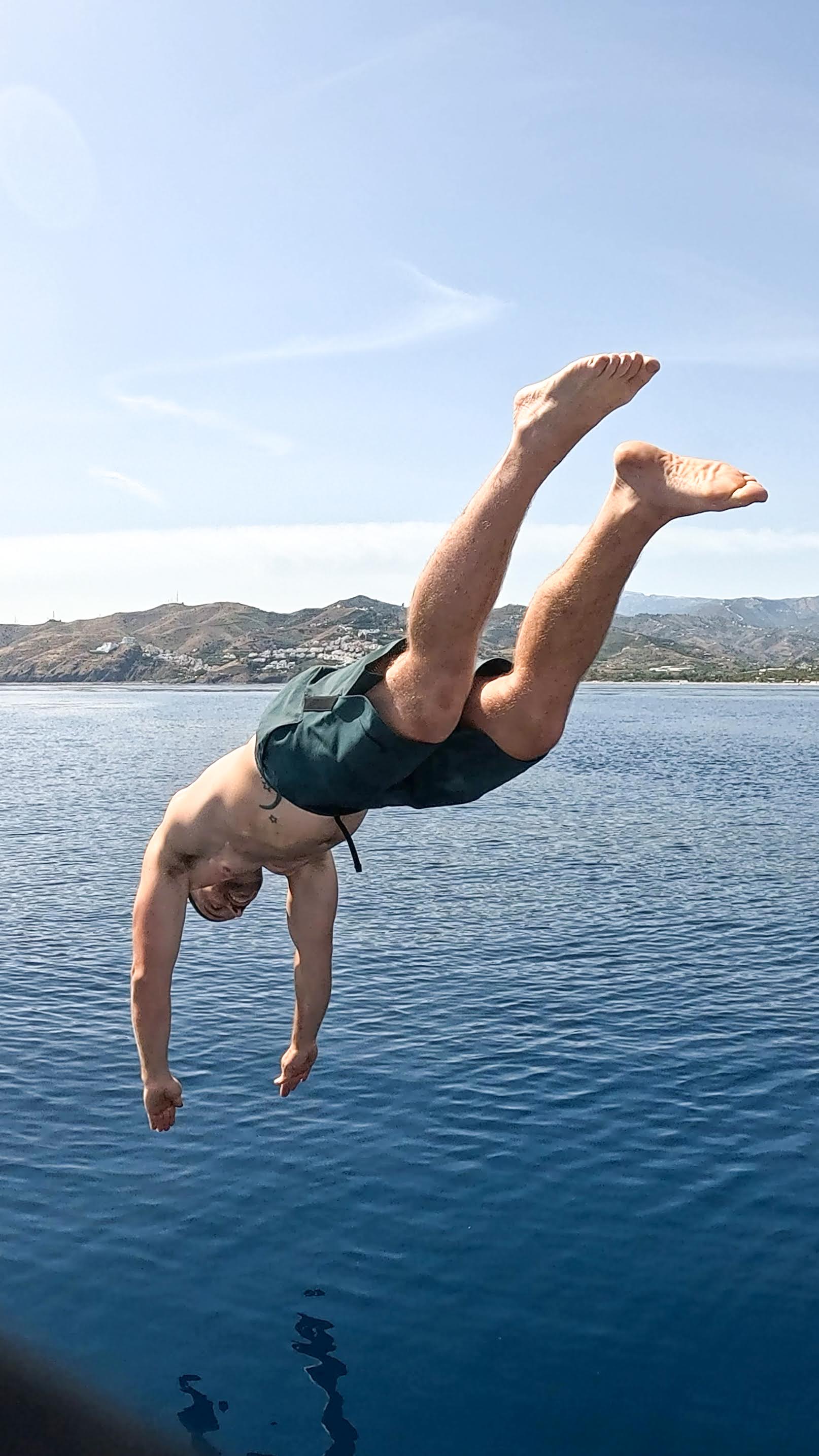Baño desde el barco en Nerja