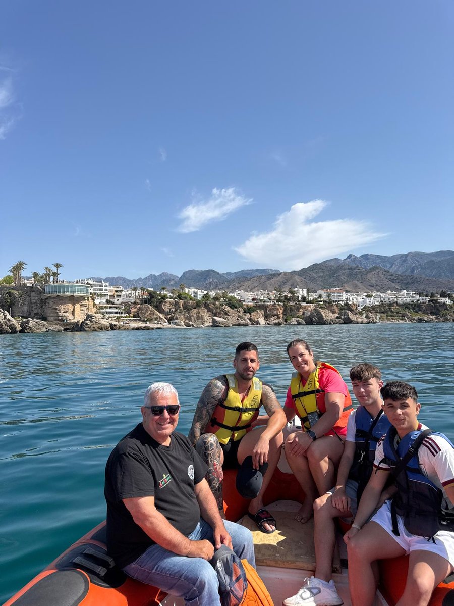 Alumnos en prácticas de licencia de navegación costa de Nerja