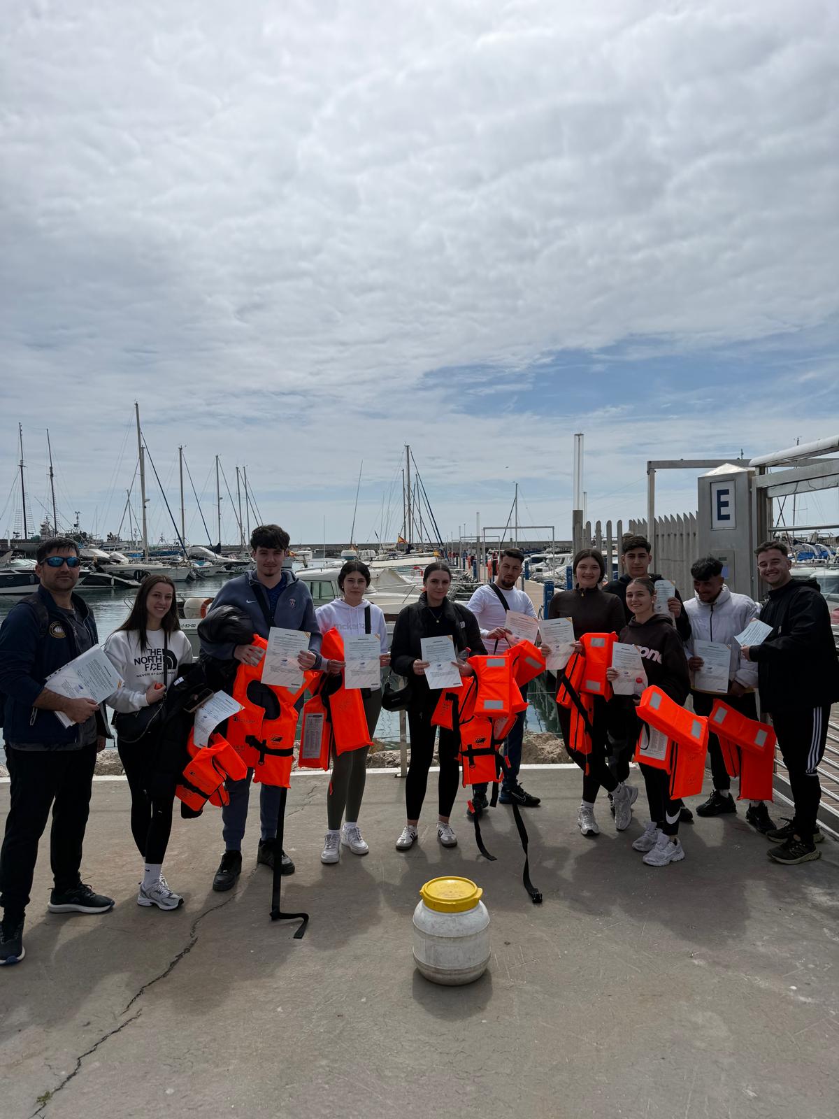 Escuela de navegación Nerja — alumnos con licencias